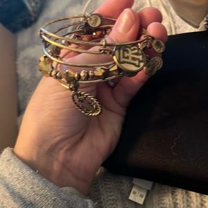 Alex and Ami set of 6 bangles.